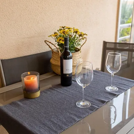Apartment Terrace, Pool, Wi-fi, And 200 Meters From The